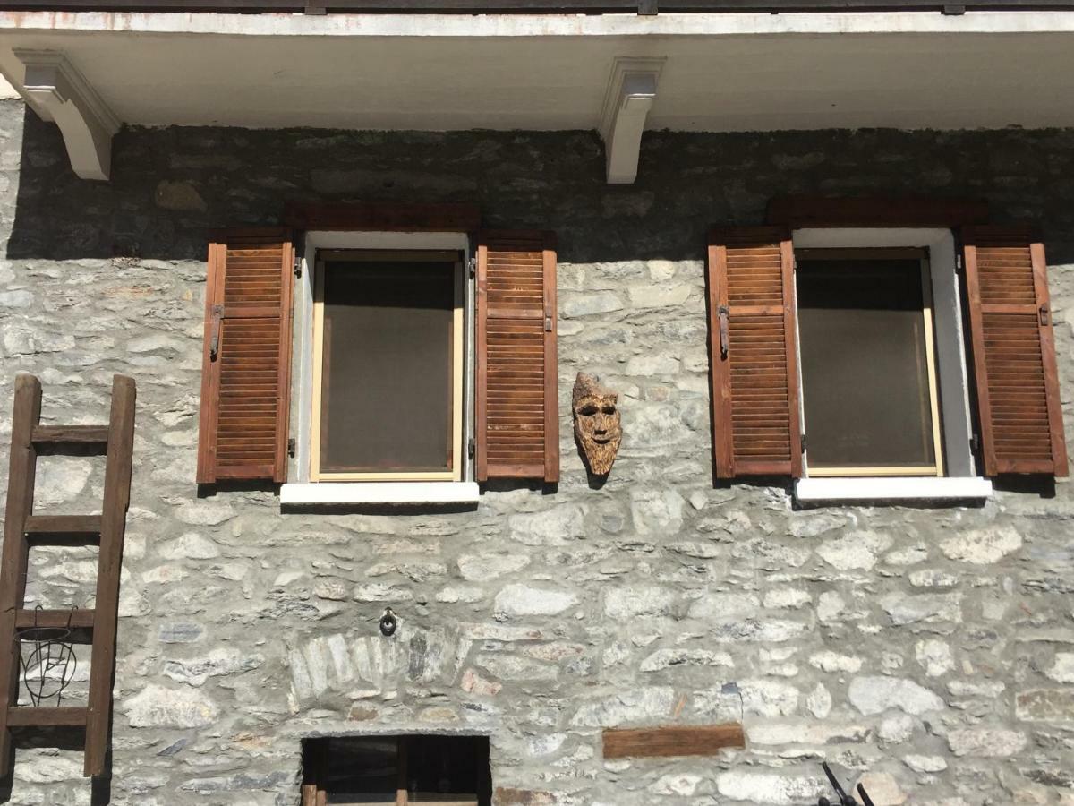 La Maison Du Pont Mont Blanc La Salle Exterior foto